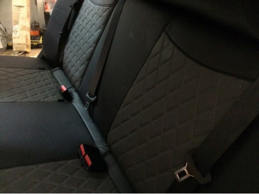 Авточехлы на Nissan Almera G15